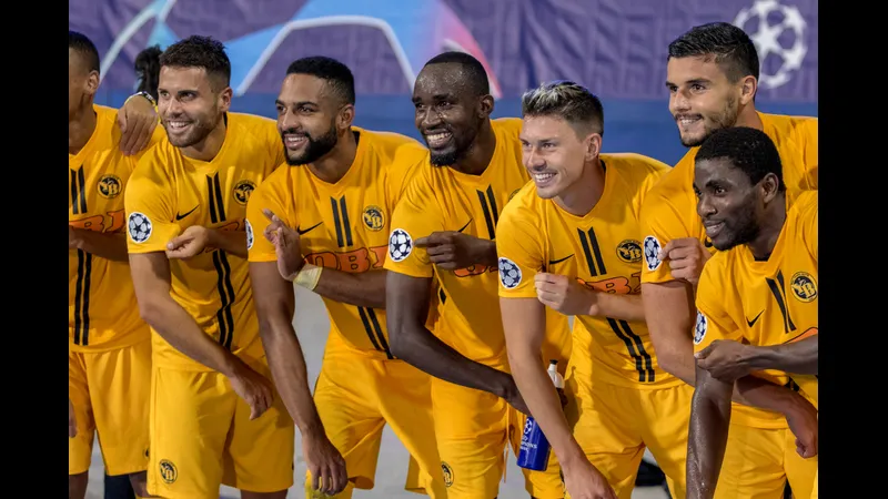 Cầu thủ Plzen và Young Boys tranh chấp bóng trên sân cỏ - Dự đoán phạt Cầu thủ Plzen và Young Boys tranh chấp bóng trên sân cỏ - Dự đoán phạt