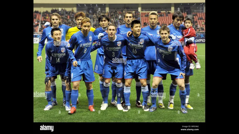 Cầu thủ Shanghai Shenhua và Beijing Guoan tranh chấp bóng trên sân - Dự đoán phạt Cầu thủ Shanghai Shenhua và Beijing Guoan tranh chấp bóng trên sân - Dự đoán phạt